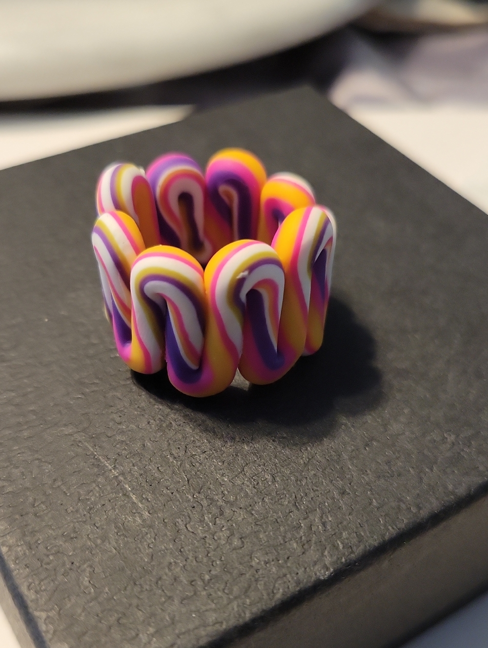 UNIQUE RING SIZE 8.5 - Picture 2 of 3